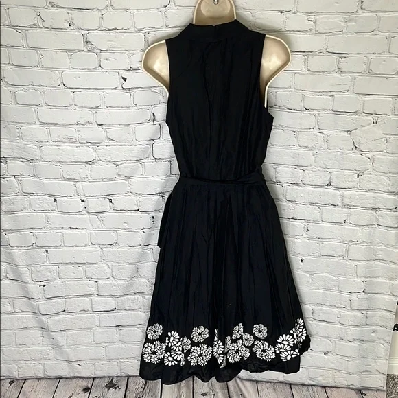 Elegant Black Floral Dress - Picture 5 of 5
